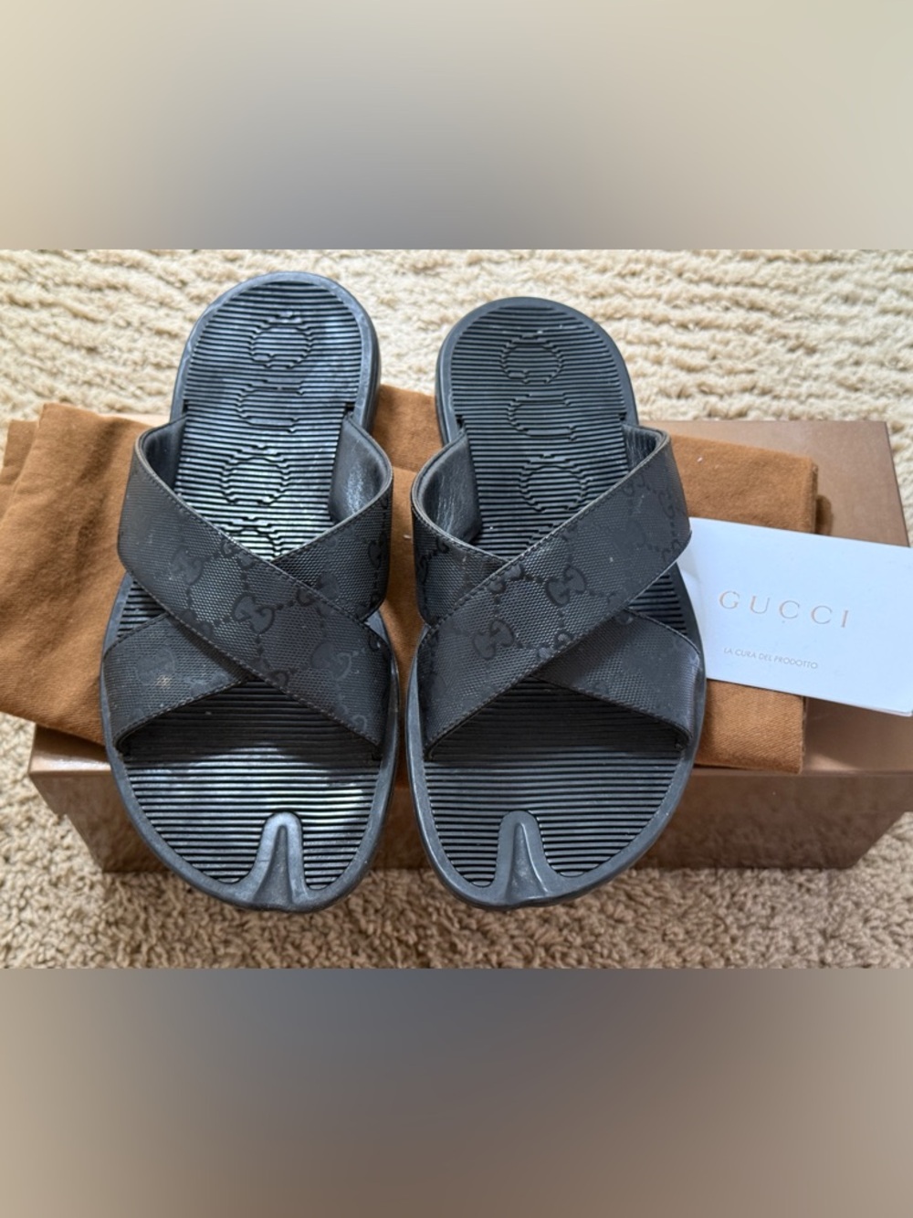 ✨ PREOWNED ✨💯% AUTHENTIC Gucci Rubber Sandal.